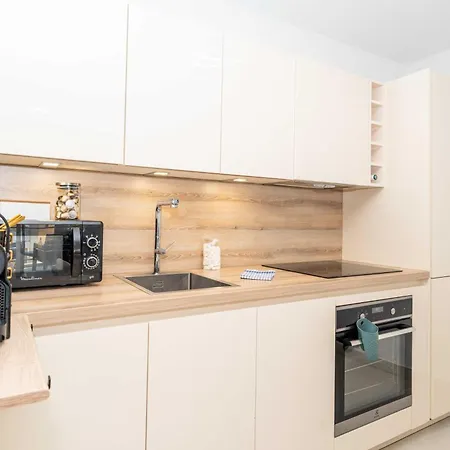 Modern Flat -1br- 2 Terraces, Parking *